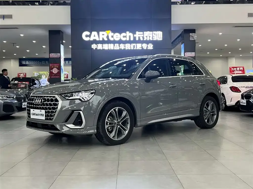 Audi Q3 — фото 1