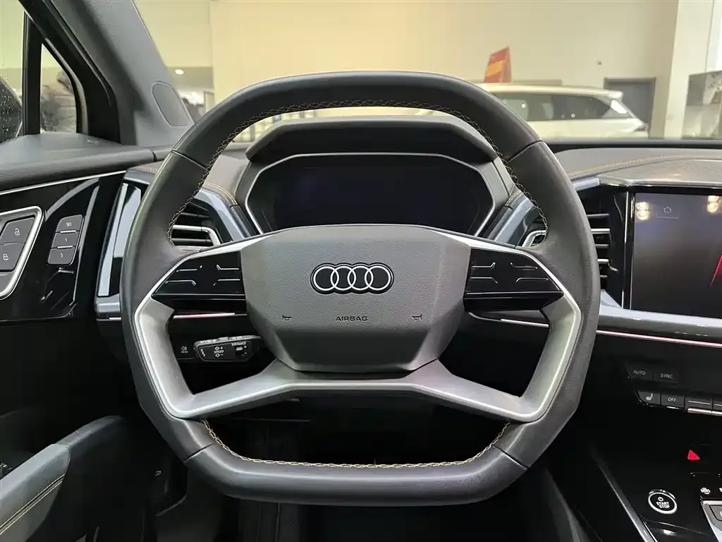 Audi Q4 e-tron — фото 3
