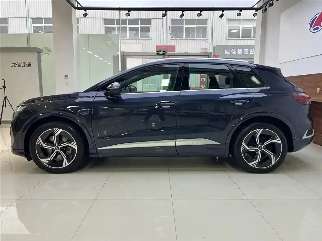 Audi Q4 e-tron — фото 2