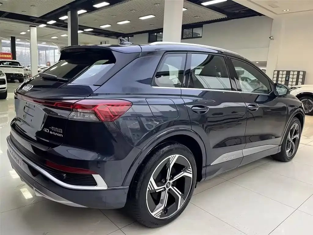 Audi Q4 e-tron — фото 9