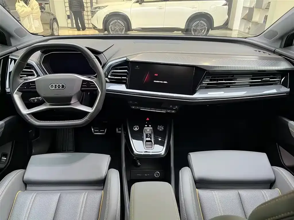 Audi Q4 e-tron — фото 8