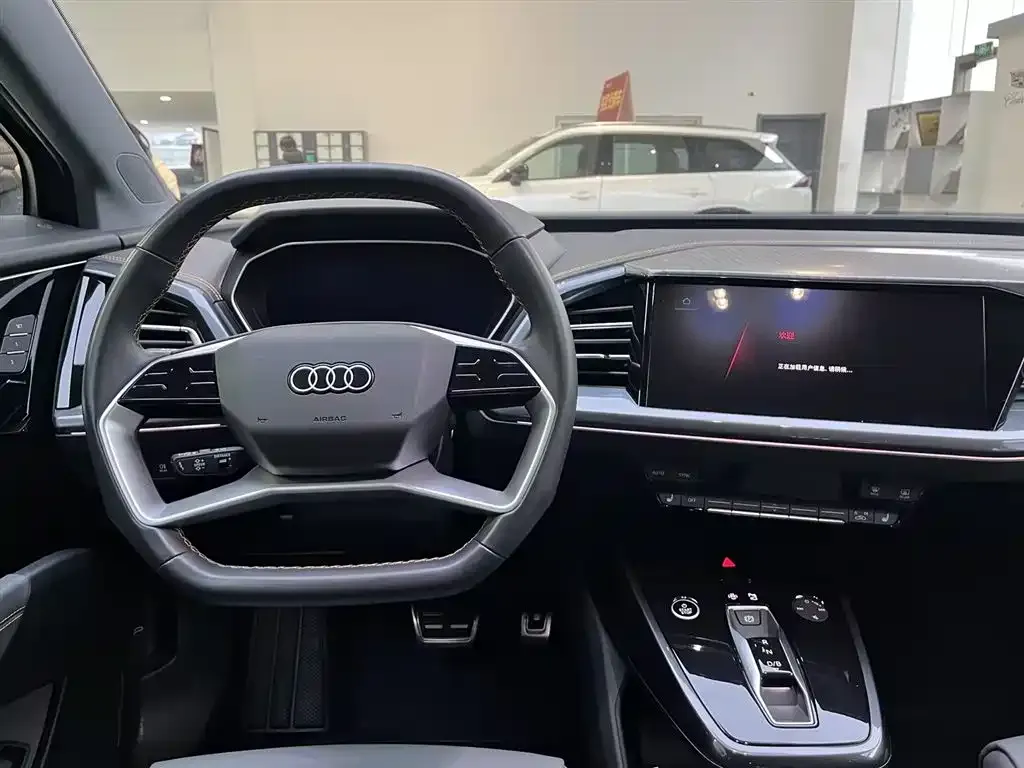 Audi Q4 e-tron — фото 10