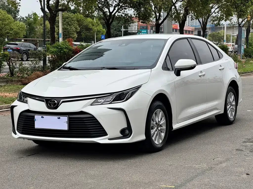 Toyota Corolla 2024 из CN, фото 1