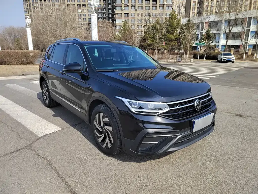 Volkswagen Tiguan L — фото 5