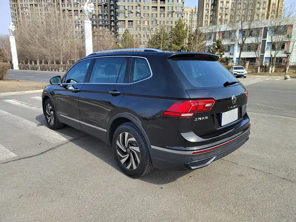 Volkswagen Tiguan L — фото 8