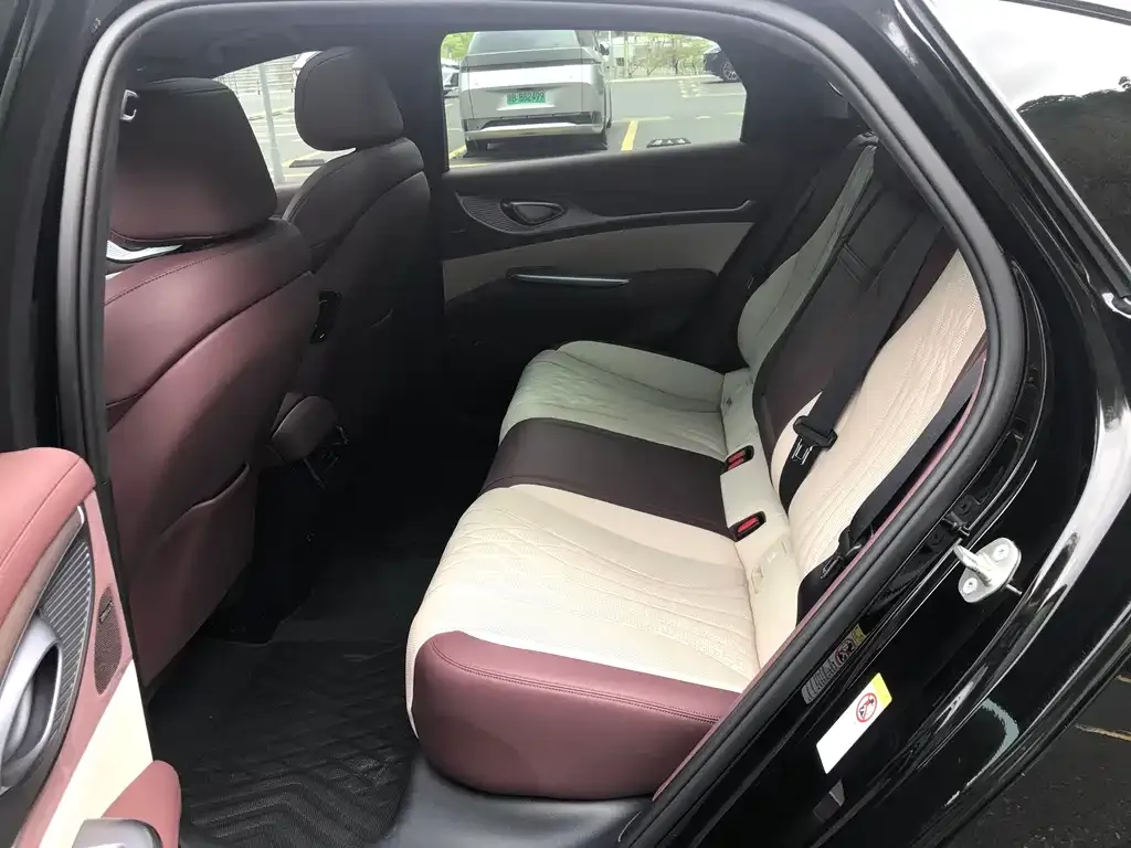 BYD Seal — фото 3
