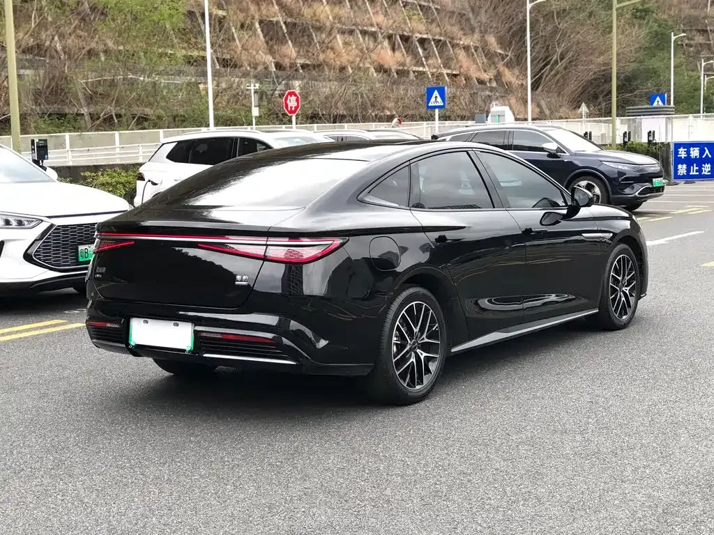 BYD Seal — фото 8