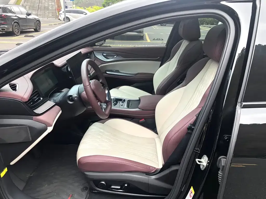 BYD Seal — фото 4