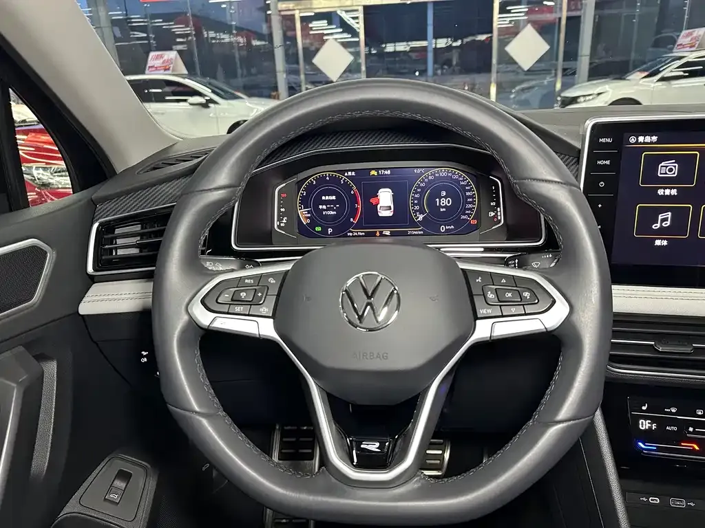 Volkswagen Tiguan L — фото 4