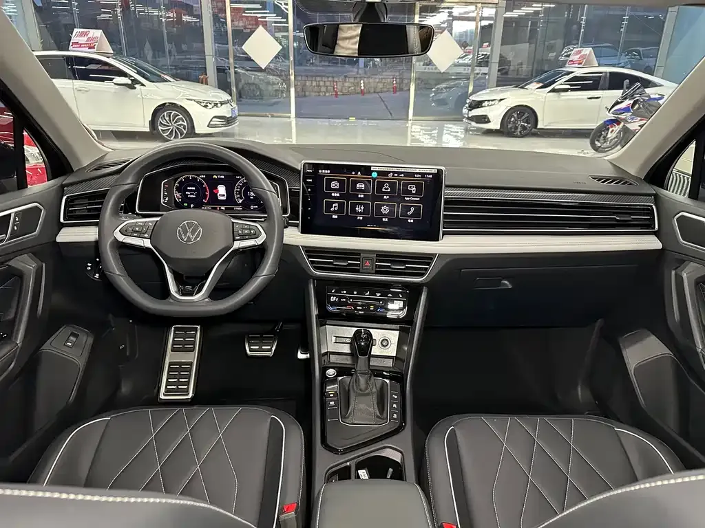 Volkswagen Tiguan L — фото 6