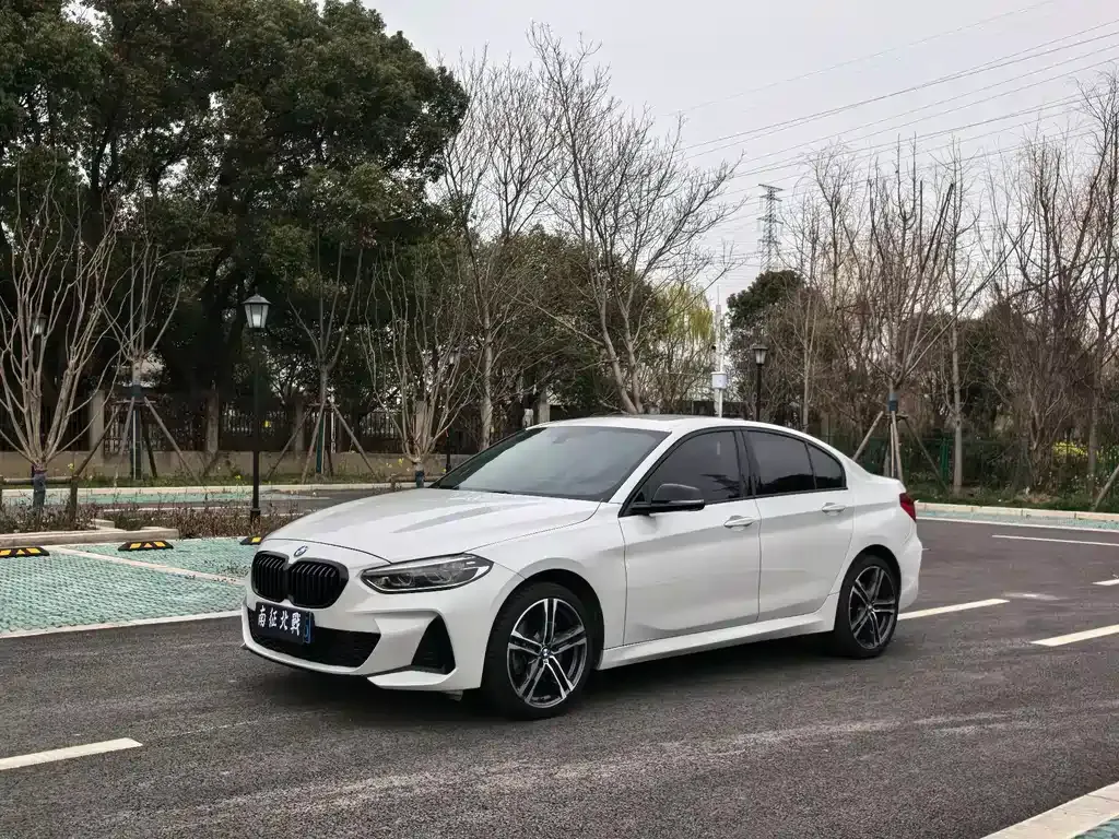 BMW 1 Series 2023 из CN, фото 1