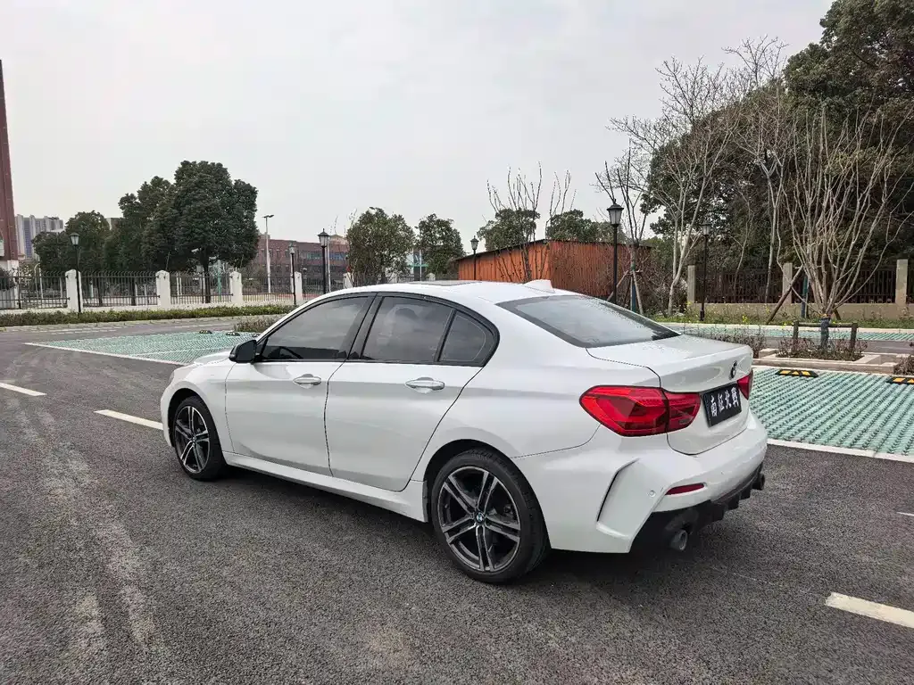 BMW 1 Series 2023 из CN, фото 2