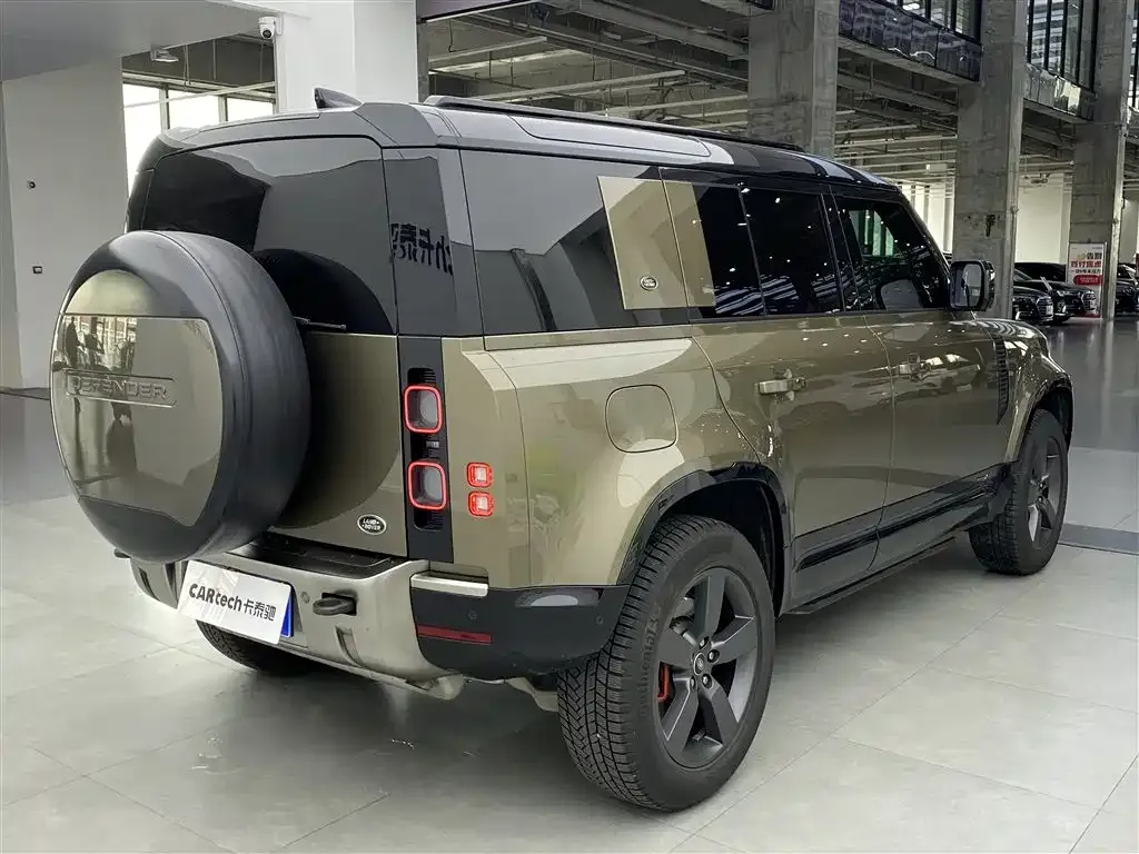 Land Rover Defender — фото 6
