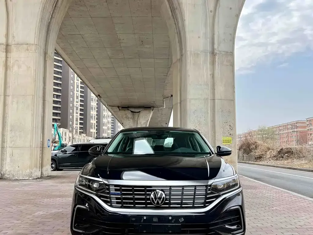 Volkswagen Passat New Energy — фото 1