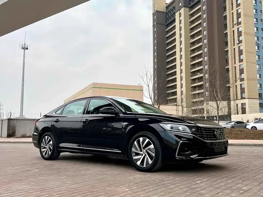 Volkswagen Passat New Energy — фото 2
