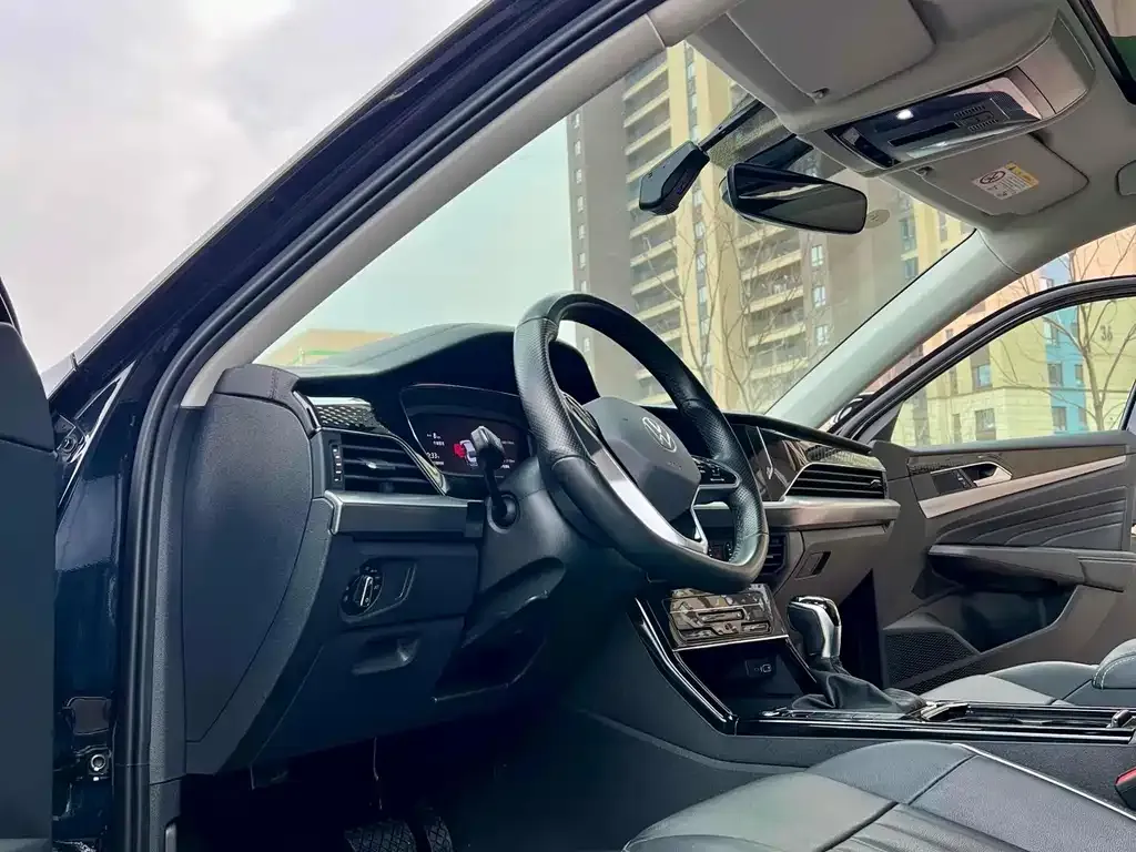Volkswagen Passat New Energy — фото 3
