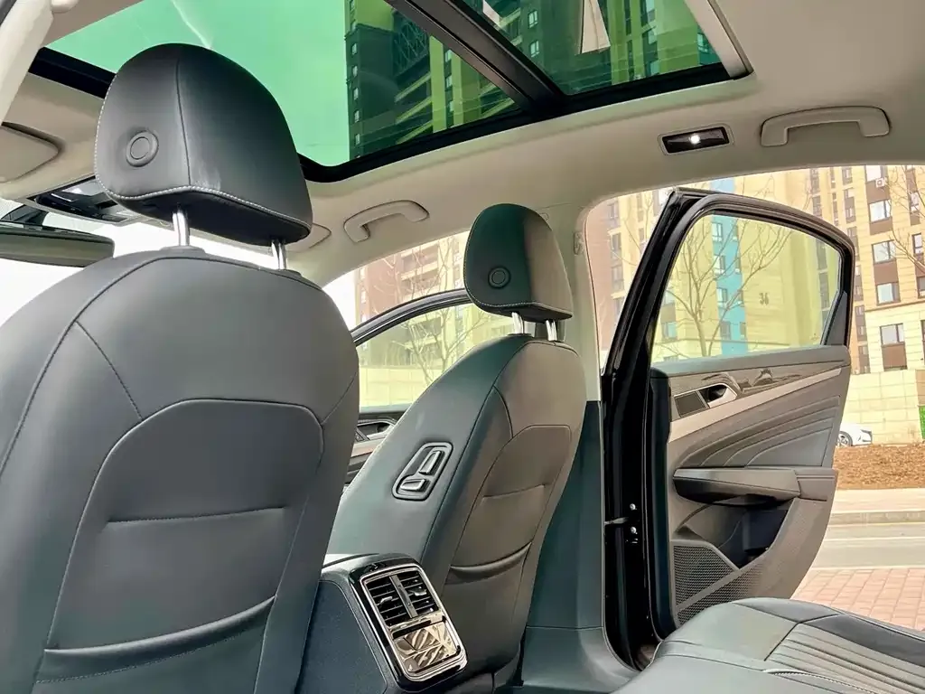 Volkswagen Passat New Energy — фото 4