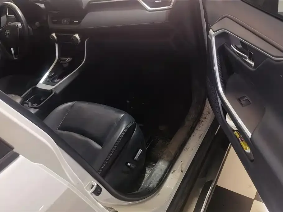 Toyota RAV4 — фото 4