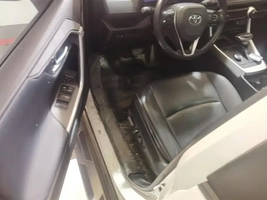 Toyota RAV4 — фото 2