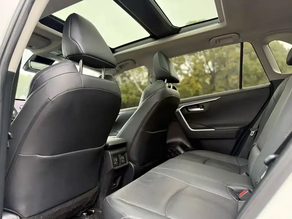 Toyota Wildlander 2023 из CN, фото 5