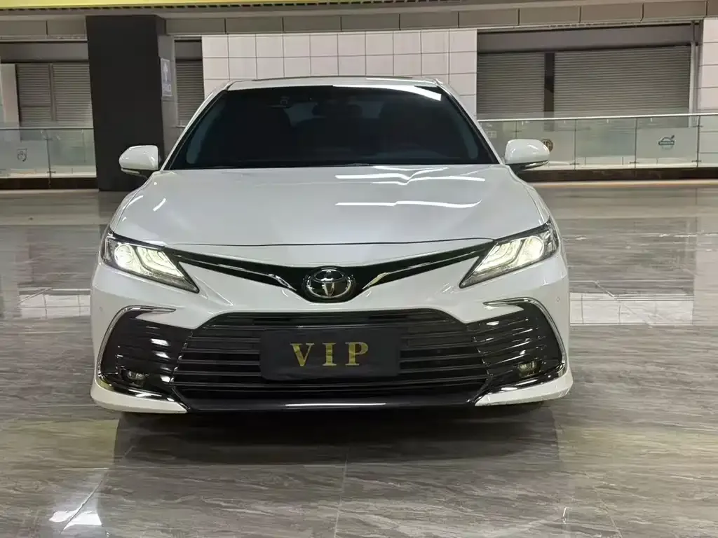 Toyota Camry — фото 2