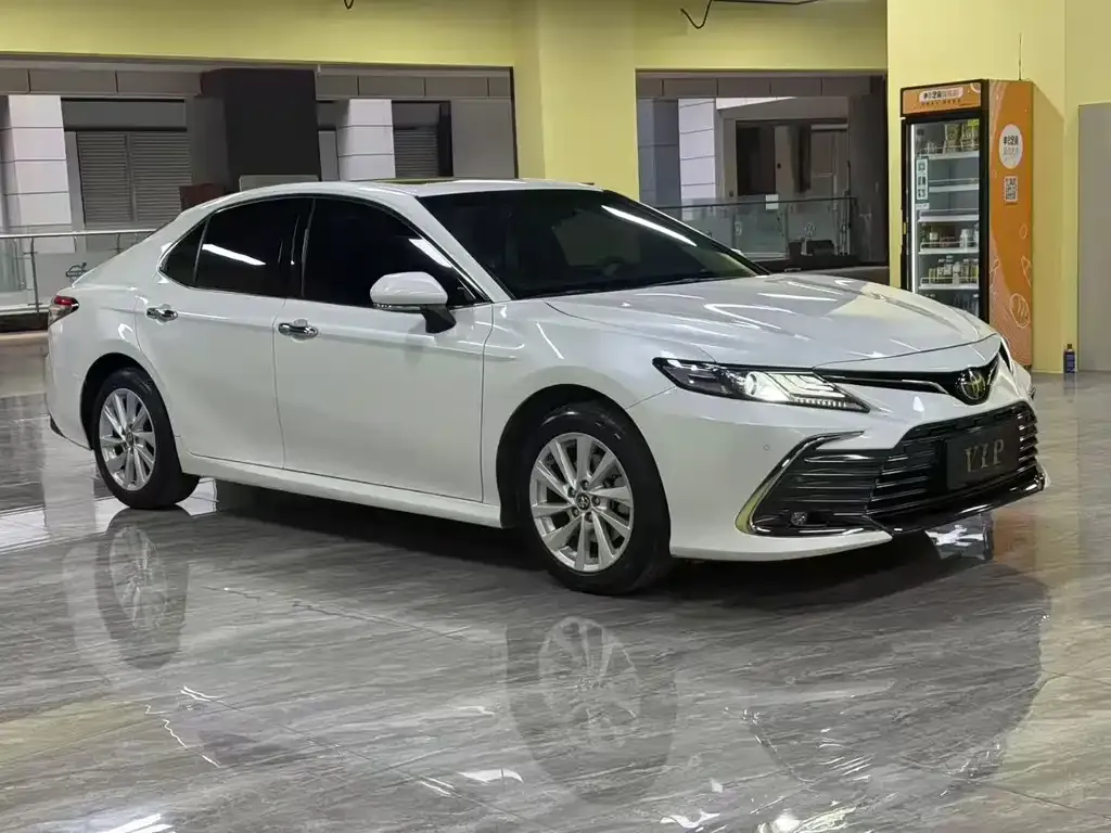 Toyota Camry — фото 5