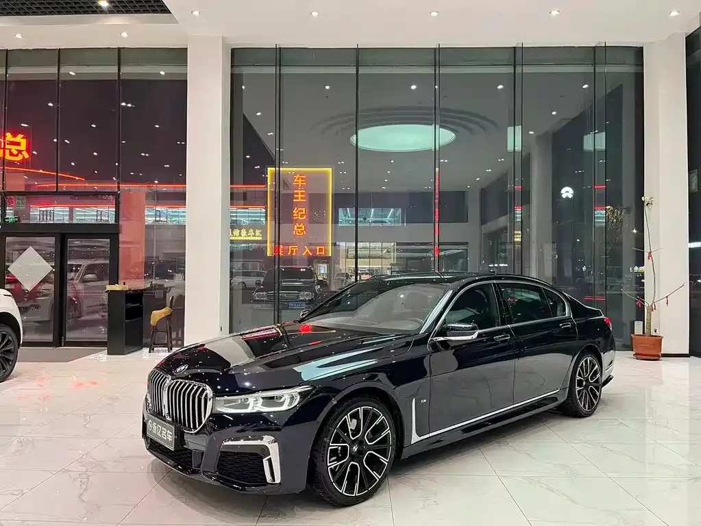 BMW 7 Series — фото 1