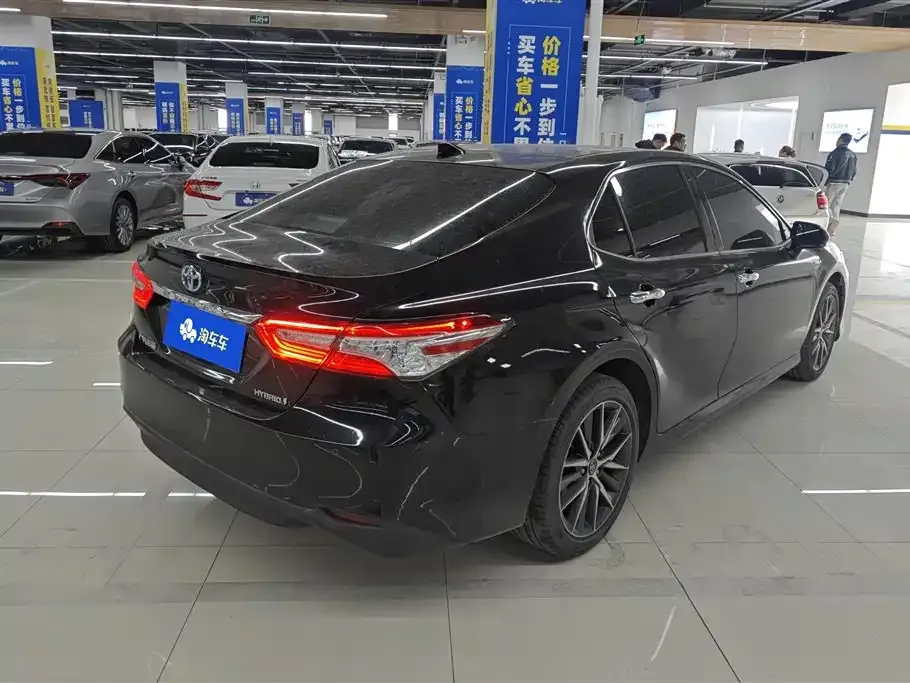 Toyota Camry — фото 10