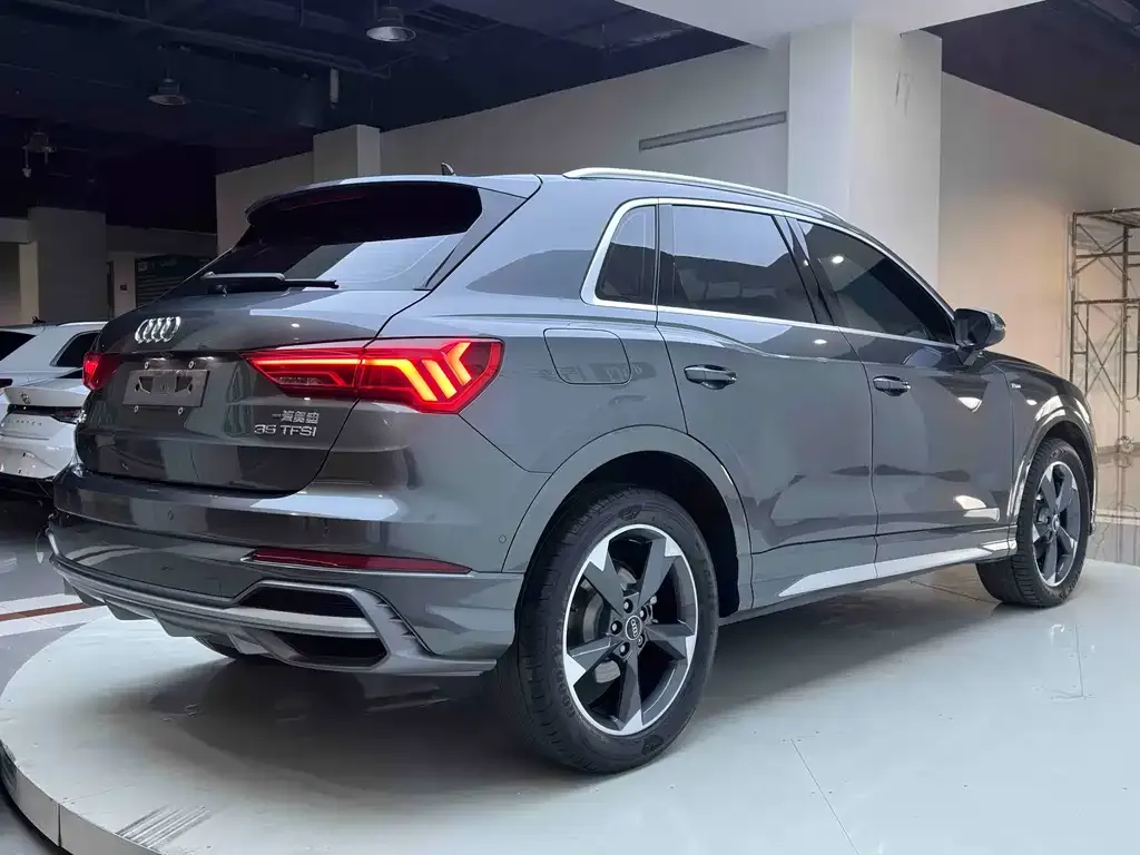 Audi Q3 — фото 10