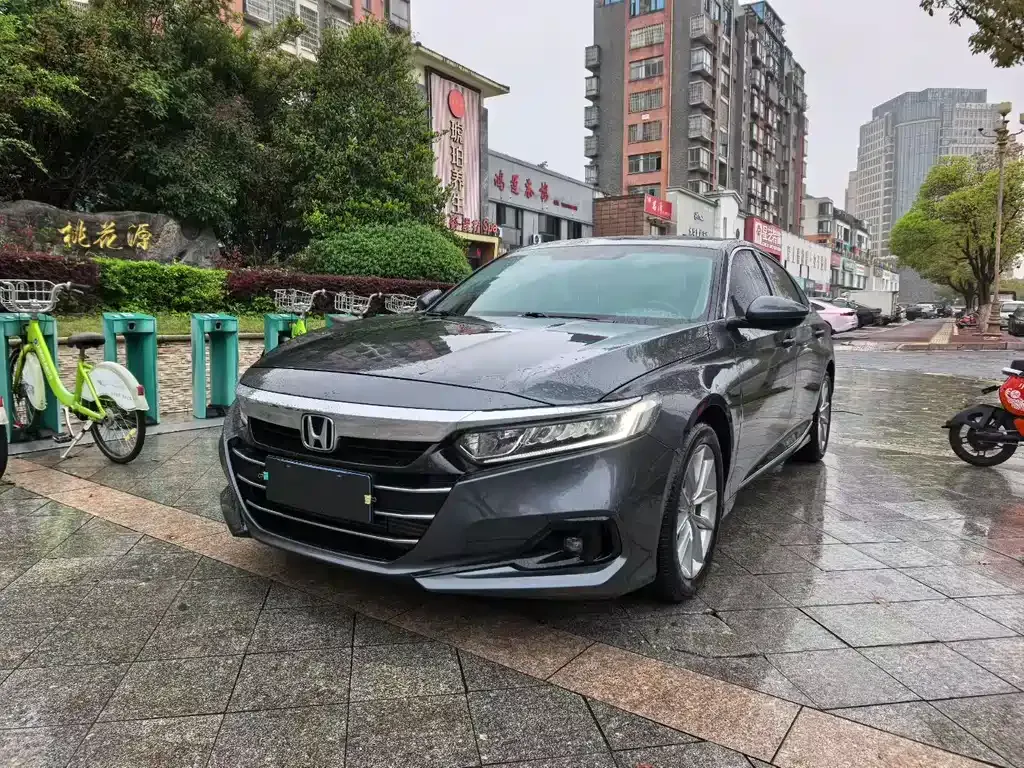 Honda Accord — фото 1