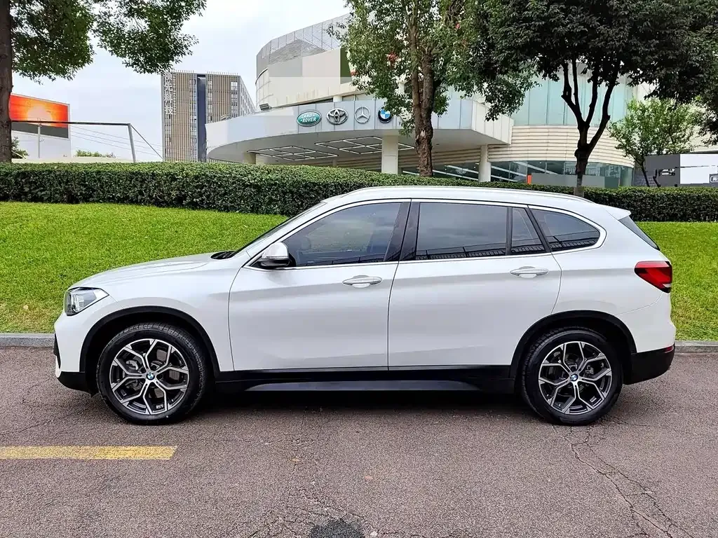BMW X1 — фото 5