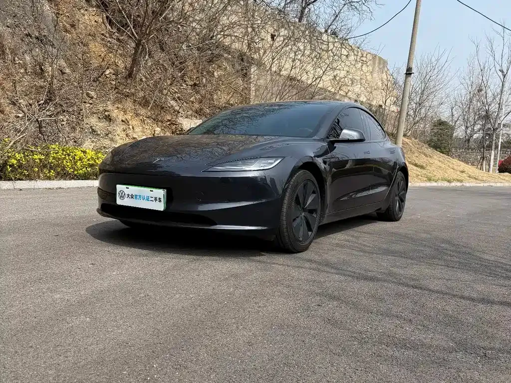 Tesla Model 3 — фото 1