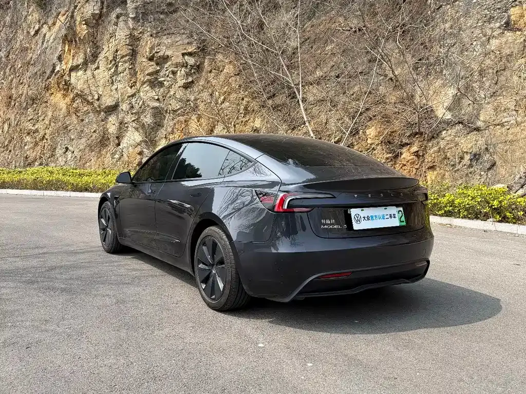 Tesla Model 3 — фото 9