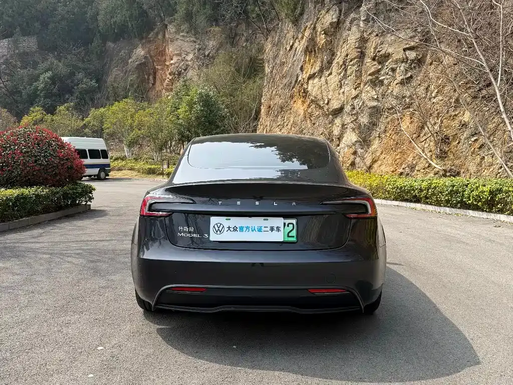 Tesla Model 3 — фото 10