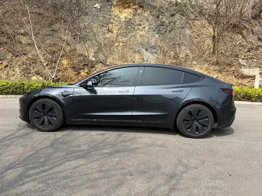Tesla Model 3 — фото 7