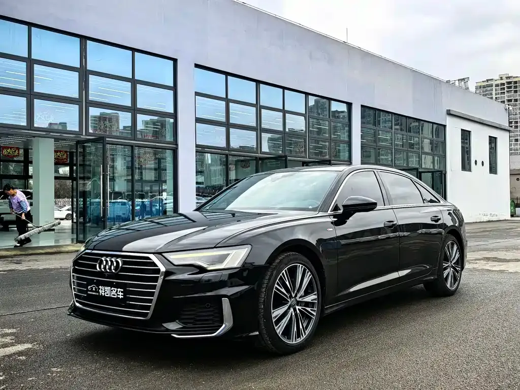 Audi A6L — фото 1