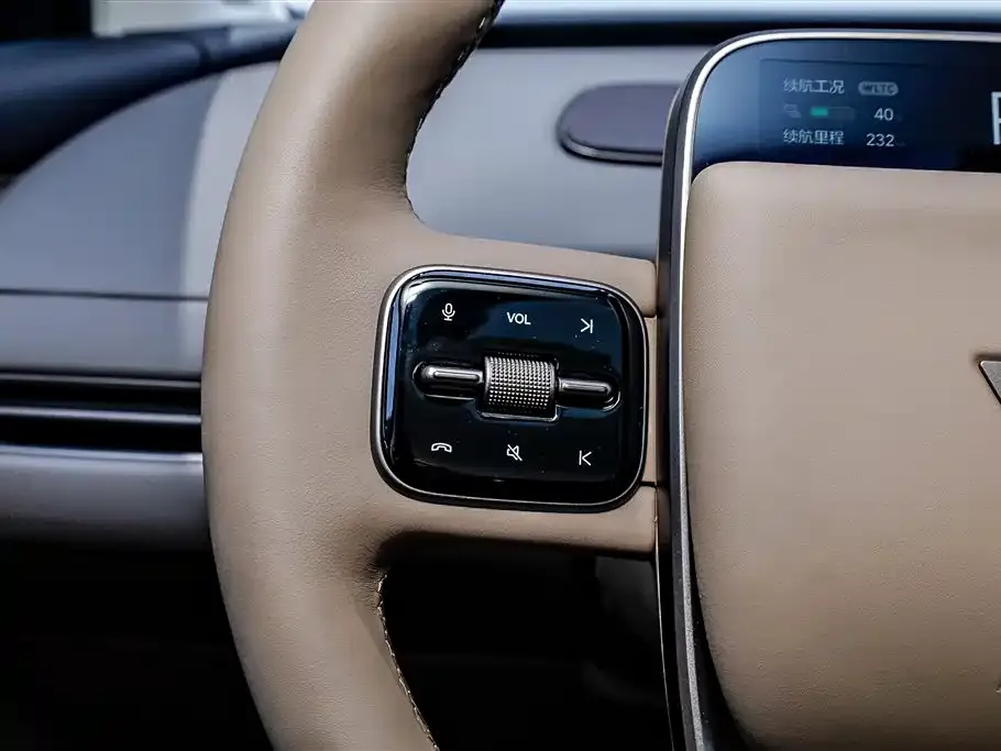 Li Auto i8 — фото 2