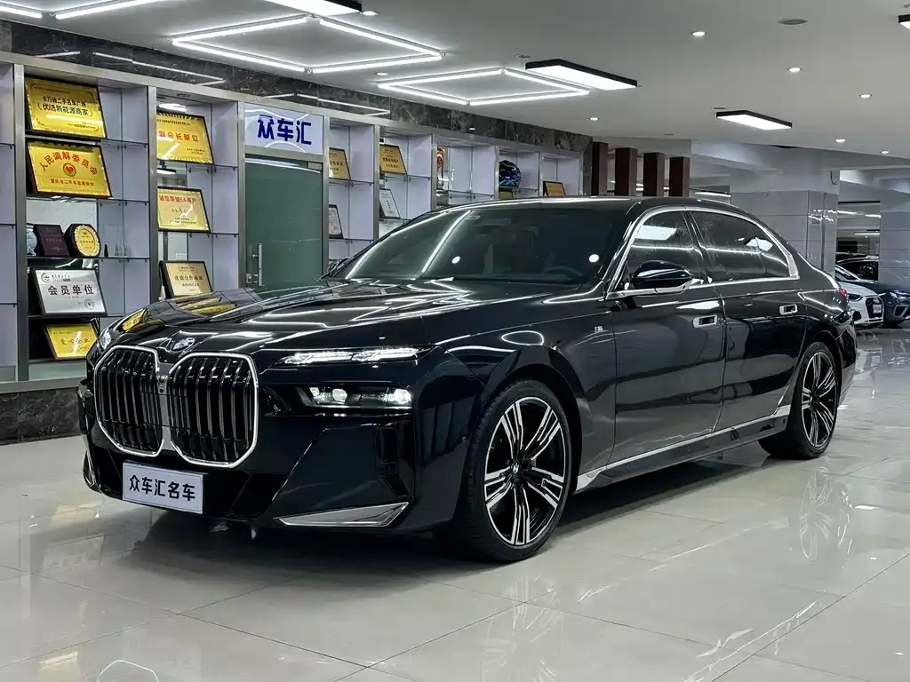 BMW 7 Series 2023 из CN, фото 1
