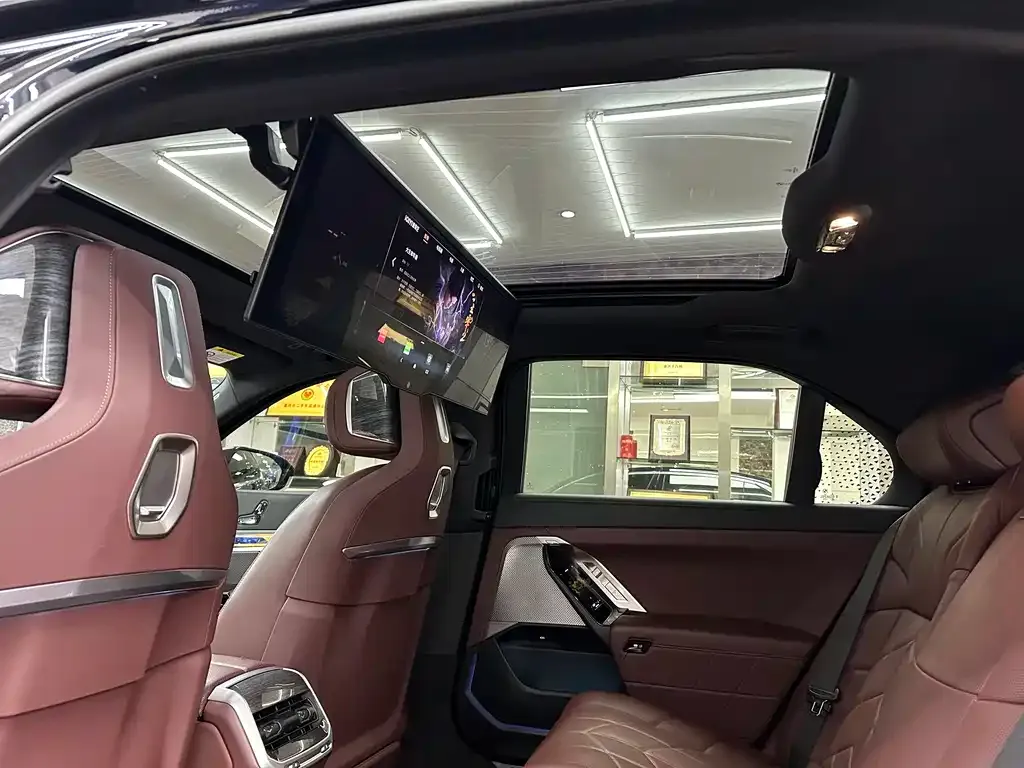 BMW 7 Series 2023 из CN, фото 4