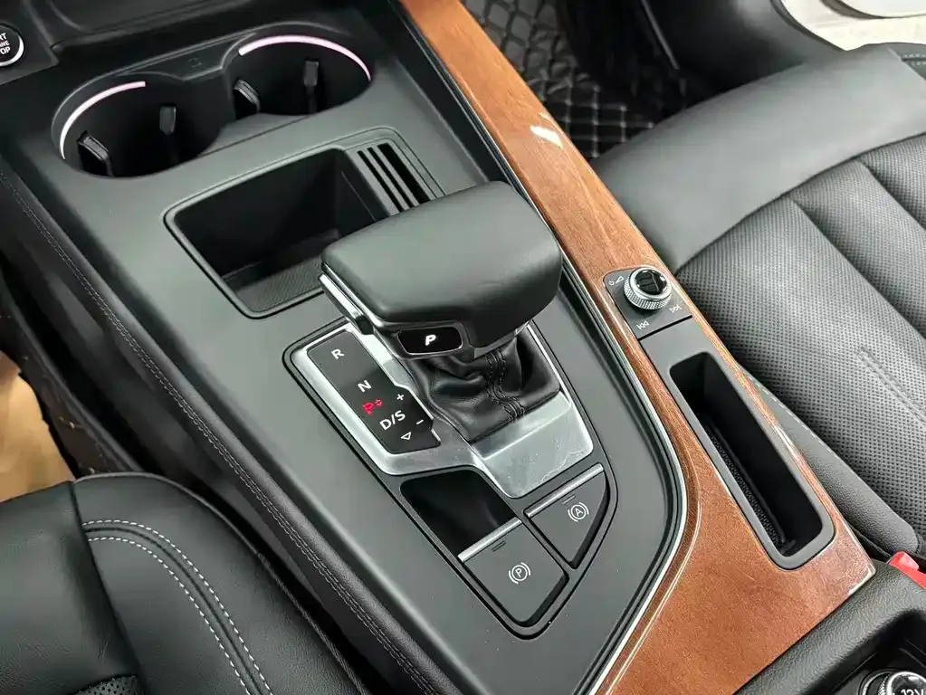 Audi A4L 2021 из CN, фото 3