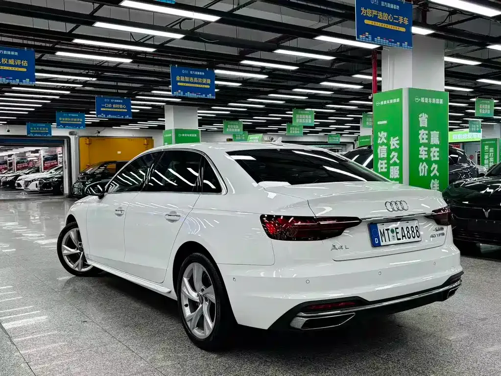 Audi A4L 2021 из CN, фото 10