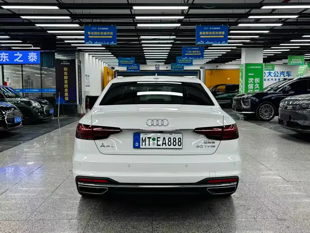 Audi A4L 2021 из CN, фото 8