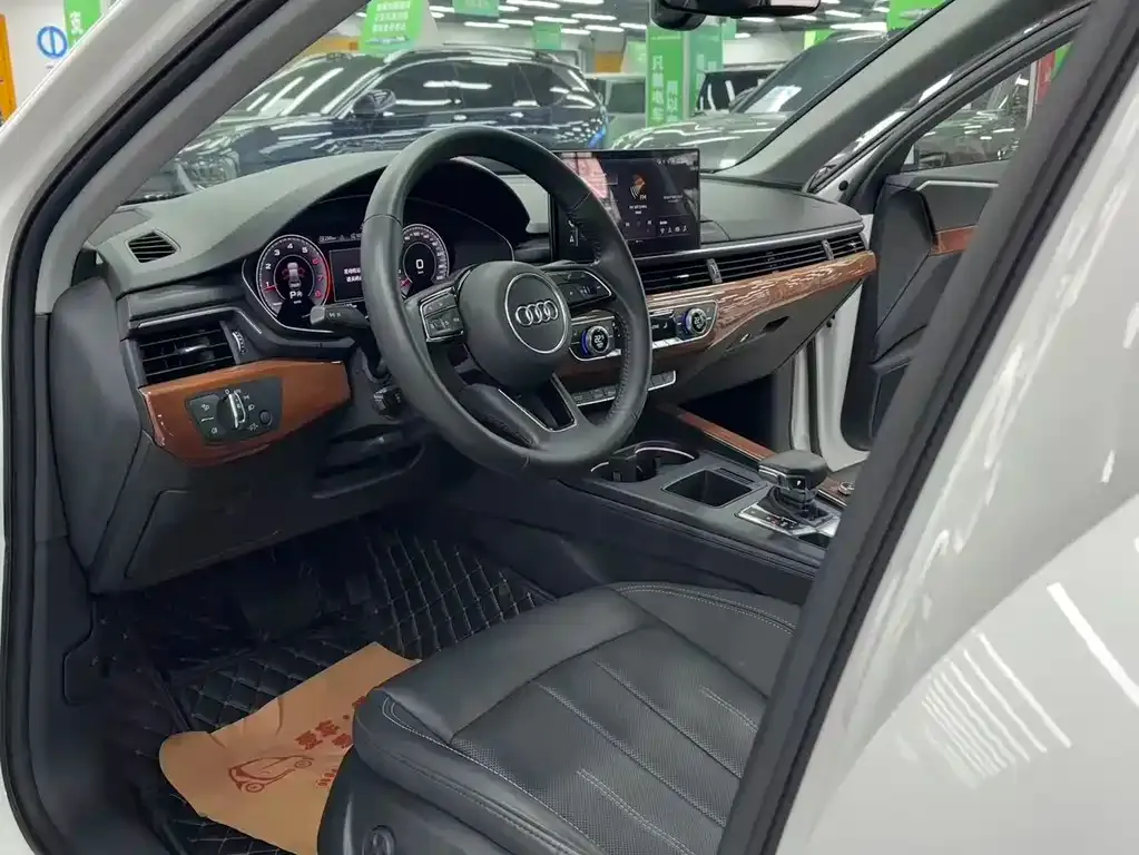 Audi A4L 2021 из CN, фото 4