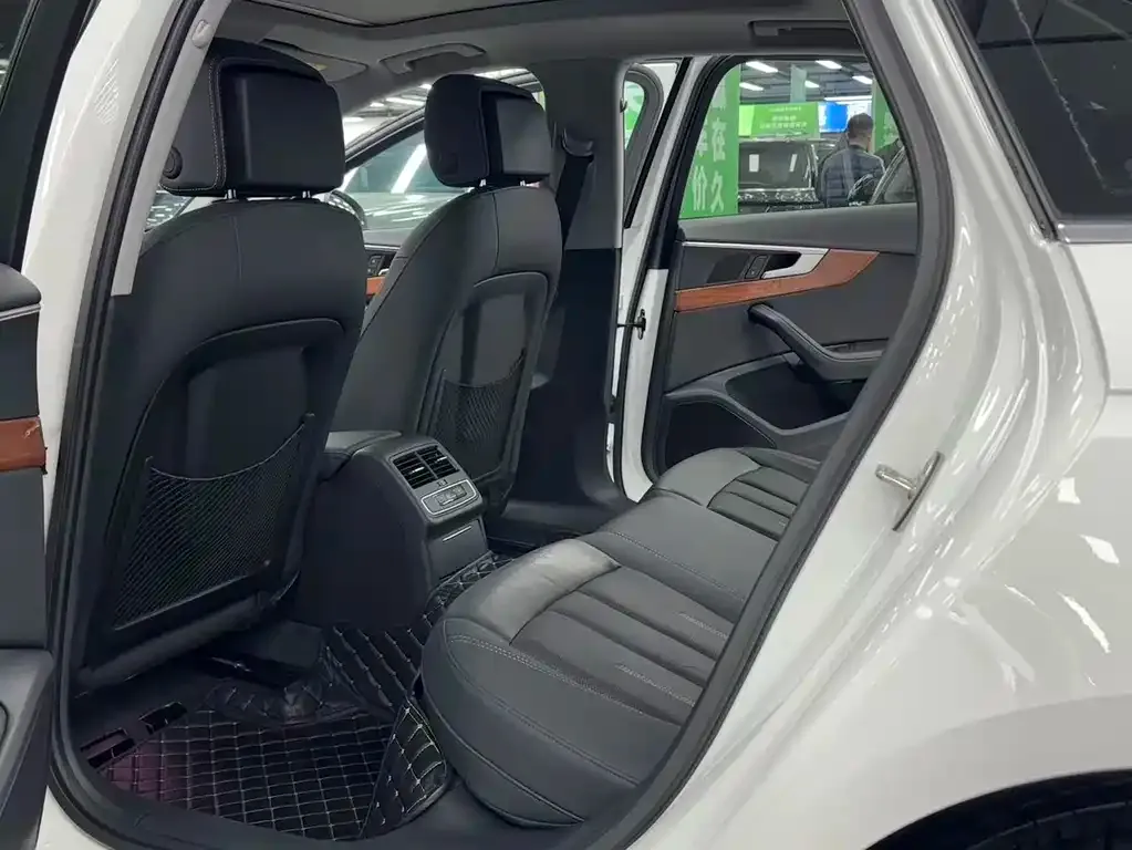 Audi A4L 2021 из CN, фото 2