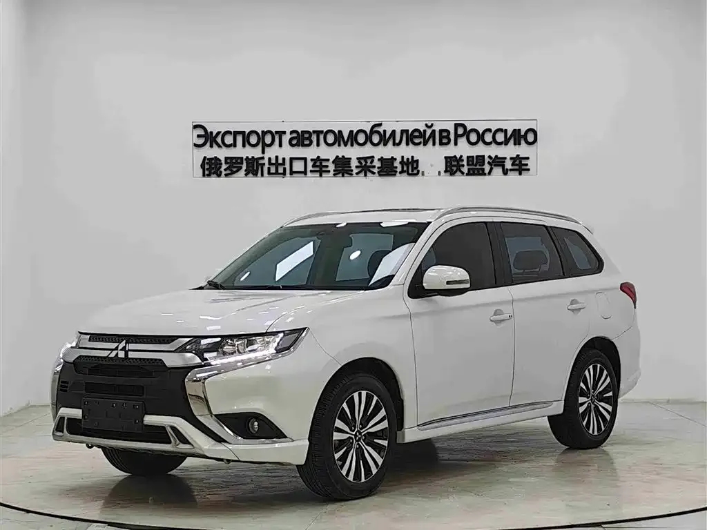 Mitsubishi Outlander — фото 1