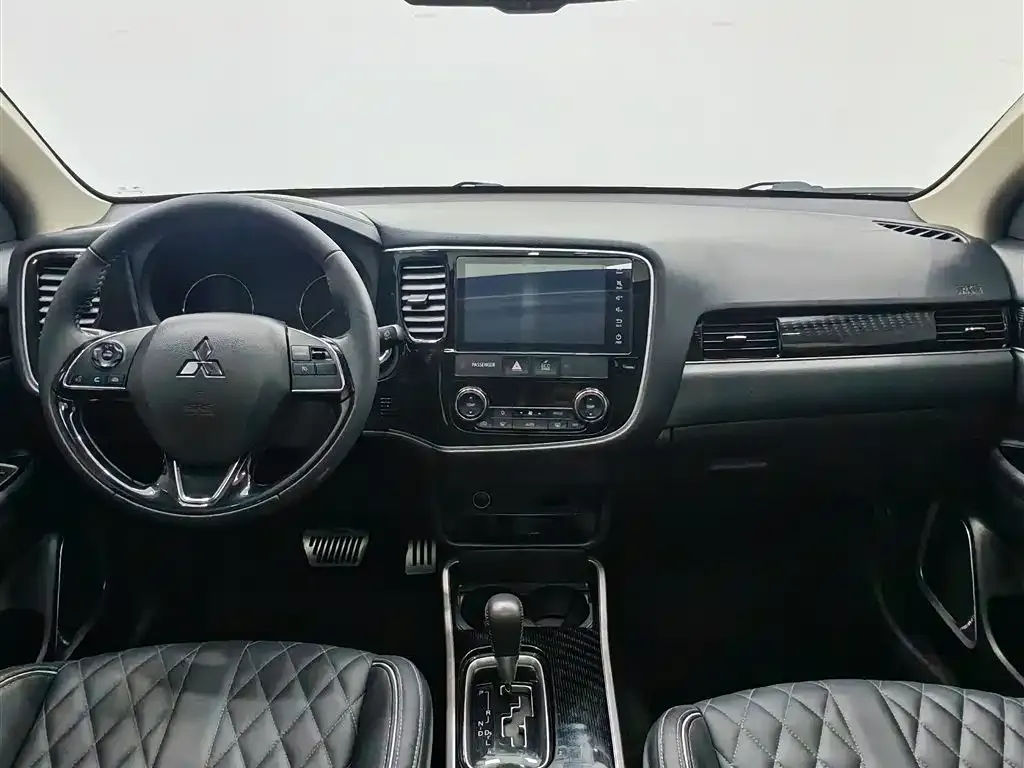 Mitsubishi Outlander — фото 7