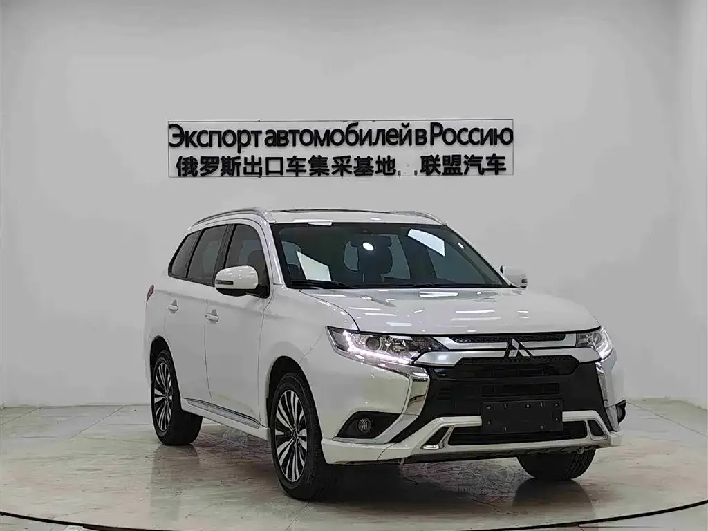 Mitsubishi Outlander — фото 9