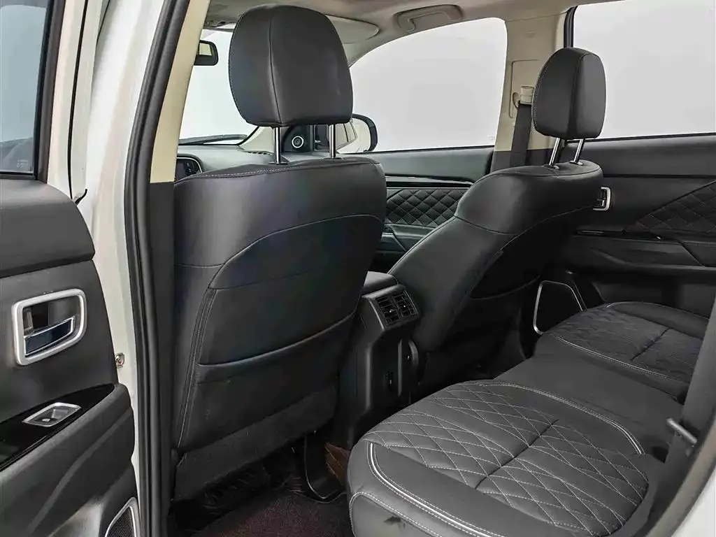 Mitsubishi Outlander — фото 10