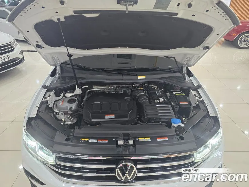 Volkswagen Tiguan — фото 9