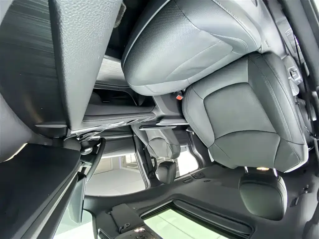 Toyota Sienna 2024 из CN, фото 6